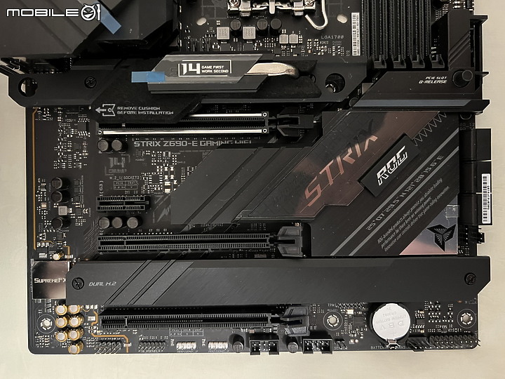 點我看大圖 ROG STRIX 系列攻頂 Z690-E GAMING WiFi 簡單開箱