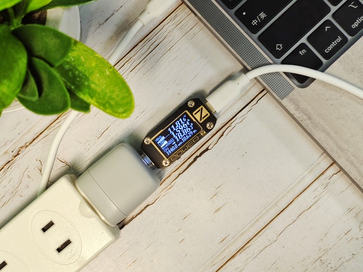 「 實測 」iPhone、iPad、MacBook 快充充電器該怎麼選？Allite 系列、UIBI 系列充電器開箱實測