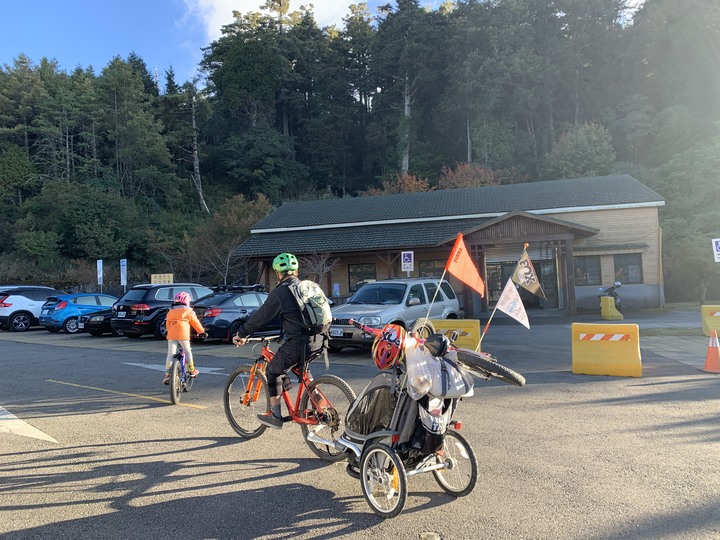 點我看大圖 上帝在這裡打翻了調色盤 - 登山車大雪山林道追楓去