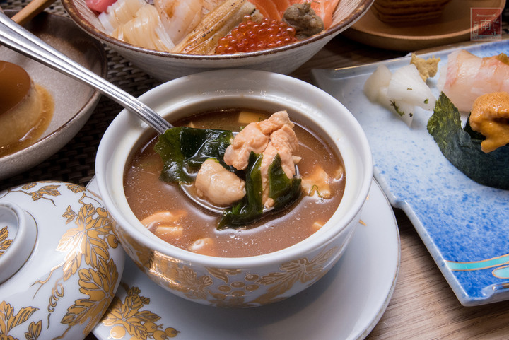 【臺南美食】必嘗特級海鮮丼｜生魚握壽司｜日本進口海味海膽｜職人精神新鮮上桌｜日本料理推薦｜嚴選新鮮漁獲｜無菜單料理~~鮨瑀壽司