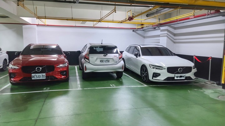 [遊記分享] Volvo V60 B5 R-Design 新車試駕 新手爸媽初體驗
