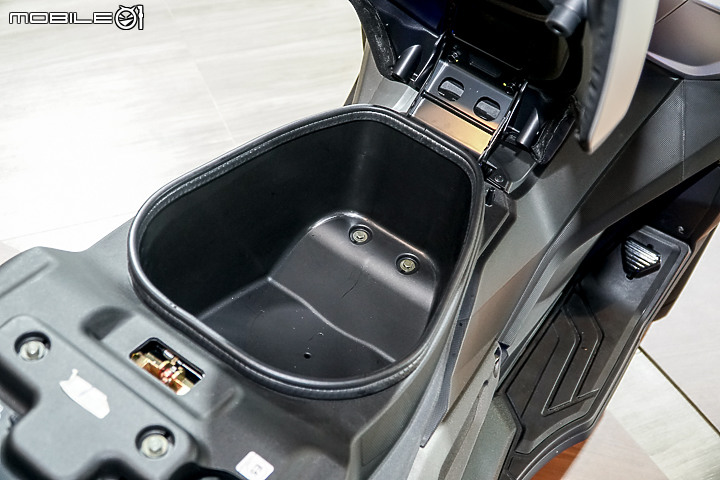 【採訪】標配定速、三輪更穩定!KYMCO 三輪紅牌重機 CV3 媒體試乘會重點分享!