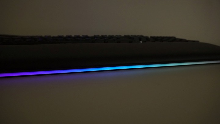 [休賢開箱]朝思暮想的鍵盤終於來了!! ROG Strix Flare II Animate開箱