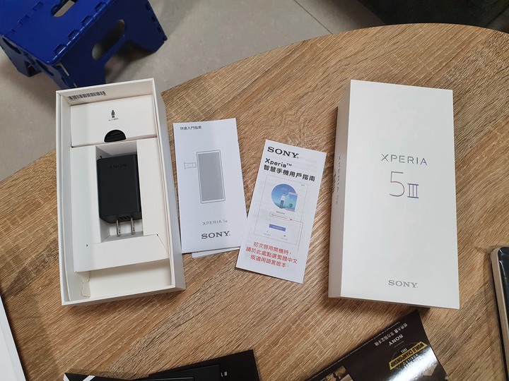 非常失望的XPERIA 5 III 開箱 ... 內有S10對比