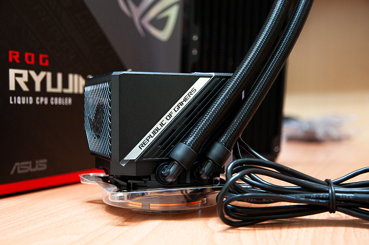 點我看大圖 「ROG RYUJIN II 240」 - 極致細膩散熱記錄文。