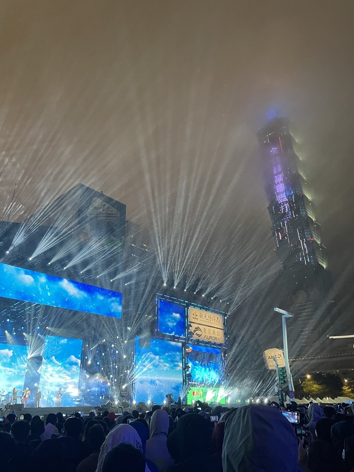 台北101跨年 亞太5G 大家支持亞太啊