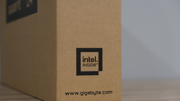 【筆電】一台重量僅有990g的輕薄筆電 日常使用會是如何 | GIGABYTE U4 使用體驗