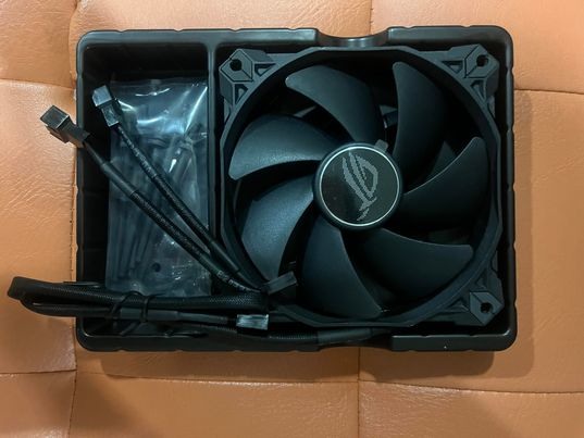 ROG Strix XF120 最強硬體界風火輪