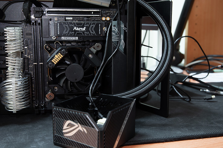 點我看大圖 「ROG RYUJIN II 240」 - 極致細膩散熱記錄文。