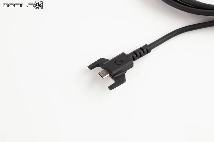 Logitech G x 英雄聯盟珍藏版聯名系列套組開箱 以英雄圖騰加持遊戲能量