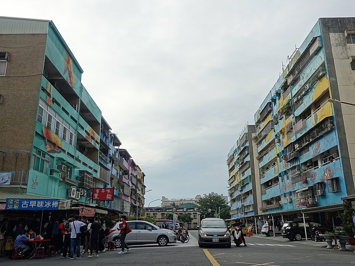苓雅區 衛武迷迷村|衛武營彩繪社區 — 巨型彩繪雲集,整座社區就是畫布,全臺最大彩繪社區