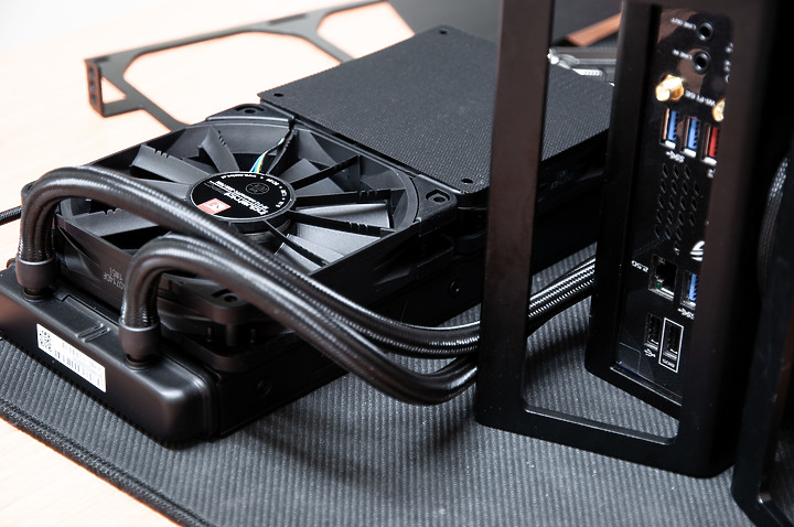 點我看大圖 「ROG RYUJIN II 240」 - 極致細膩散熱記錄文。