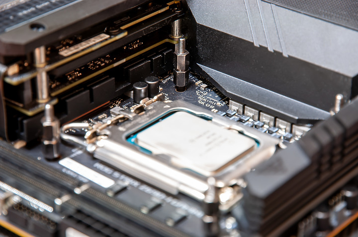 點我看大圖 「ROG RYUJIN II 240」 - 極致細膩散熱記錄文。