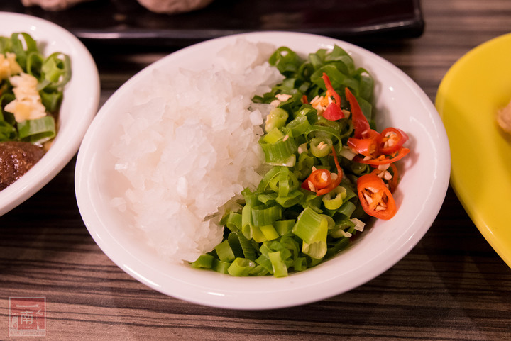 【臺南美食】精緻版的溫體牛湯頭更香更有層次｜招牌菜色麻辣牛腩臭豆腐｜私房牛腩咖哩飯｜溫體肉新鮮直送｜鍋底100元免費加湯~~鴻牛溫體牛肉鍋
