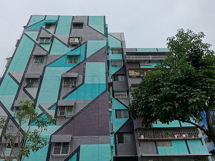 苓雅區 衛武迷迷村|衛武營彩繪社區 — 巨型彩繪雲集,整座社區就是畫布,全臺最大彩繪社區