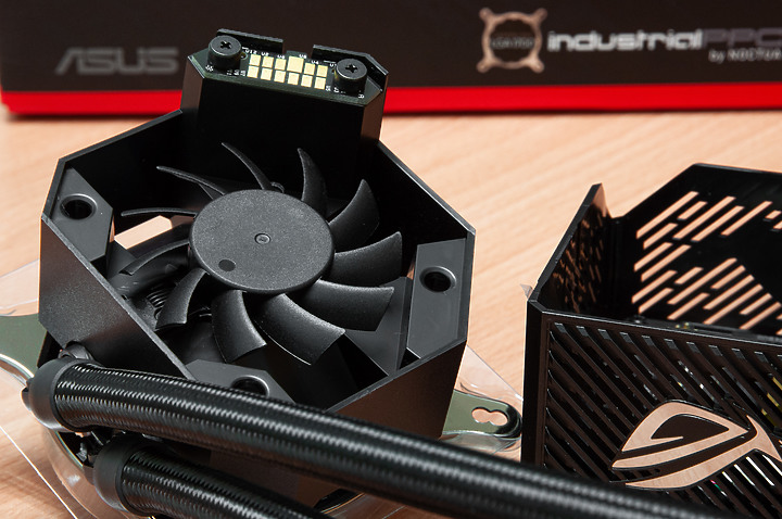 點我看大圖 「ROG RYUJIN II 240」 - 極致細膩散熱記錄文。