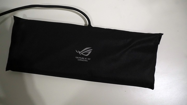 [休賢開箱]朝思暮想的鍵盤終於來了!! ROG Strix Flare II Animate開箱