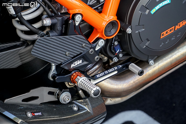 【採訪】馬力重量比 1:1 的滿配賽道化公爵 KTM 1290 Super Duke RR 實車鑑賞！限量三台均已完售！