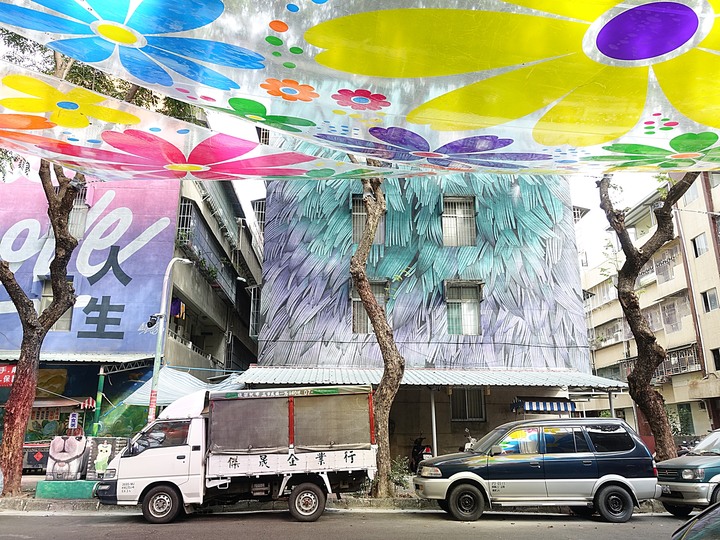 苓雅區 衛武迷迷村|衛武營彩繪社區 — 巨型彩繪雲集,整座社區就是畫布,全臺最大彩繪社區