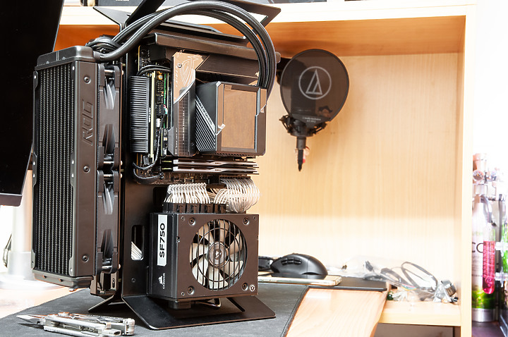 點我看大圖 「ROG RYUJIN II 240」 - 極致細膩散熱記錄文。