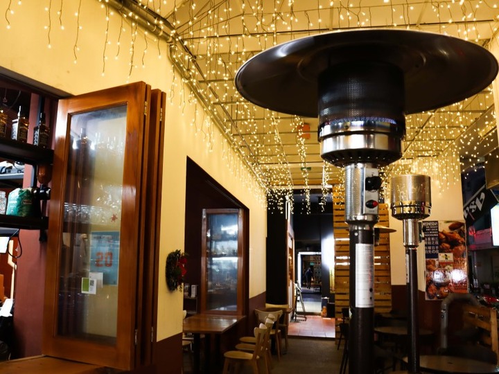 一秒來到美國鄉村酒吧！台中西區異國道地風味美式餐酒館