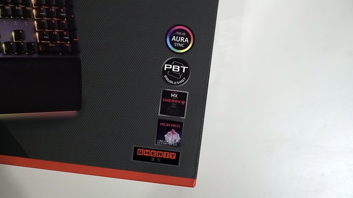 [休賢開箱]朝思暮想的鍵盤終於來了!! ROG Strix Flare II Animate開箱