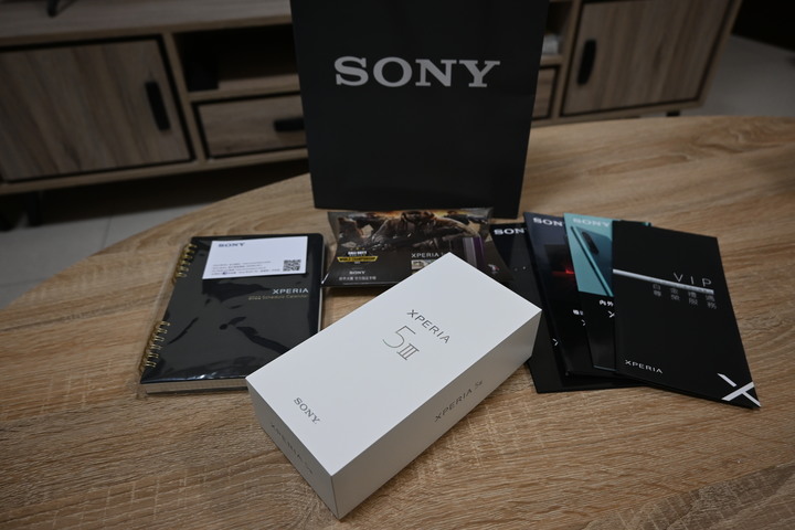 非常失望的XPERIA 5 III 開箱 ... 內有S10對比
