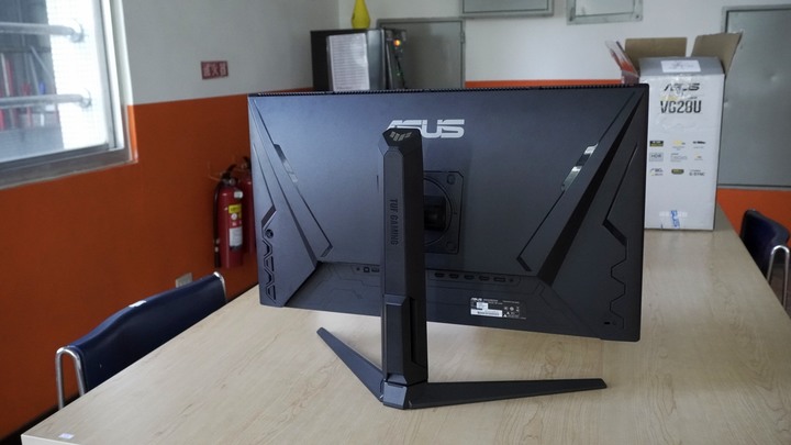 【開箱】入手第一個4K螢幕!! TUF Gaming VG28UQL1A開箱
