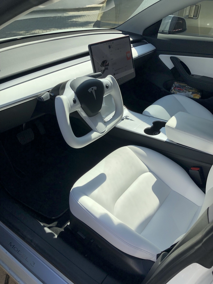 Model 3 YOKE 方向盤終於上手啦