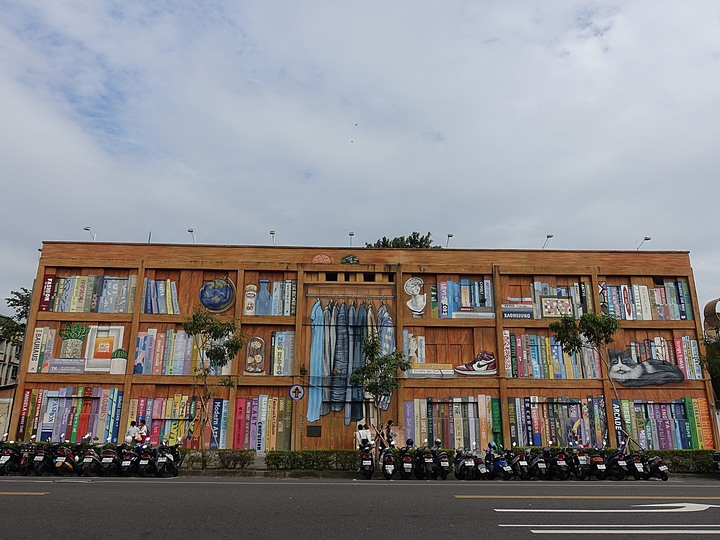 苓雅區 衛武迷迷村|衛武營彩繪社區 — 巨型彩繪雲集,整座社區就是畫布,全臺最大彩繪社區