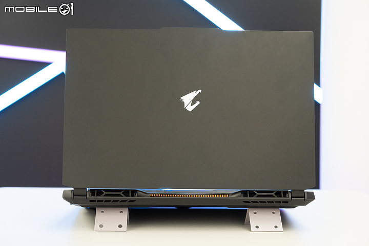 GIGABYTE 全新 AERO / AORUS 系列筆電實機動手玩 外型小改更期待效能