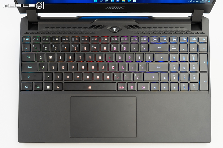 GIGABYTE 全新 AERO / AORUS 系列筆電實機動手玩 外型小改更期待效能