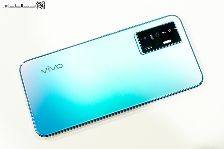 可變色溫補光燈搭雙前鏡頭！vivo V23 5G自拍旗艦登場