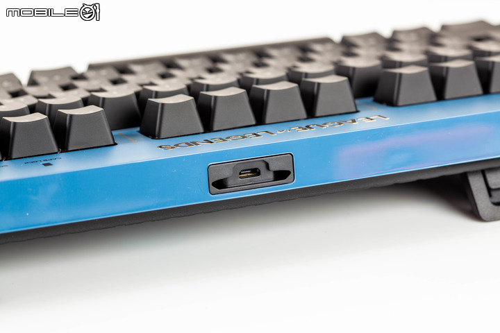 Logitech G x 英雄聯盟珍藏版聯名系列套組開箱 以英雄圖騰加持遊戲能量