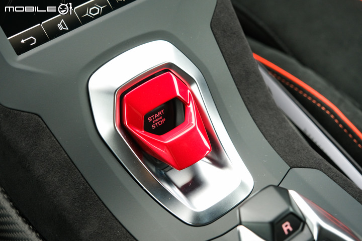 Lamborghini Huracán STO 試駕|史詩級的熱血機器,氣勢萬分的道路版賽車!