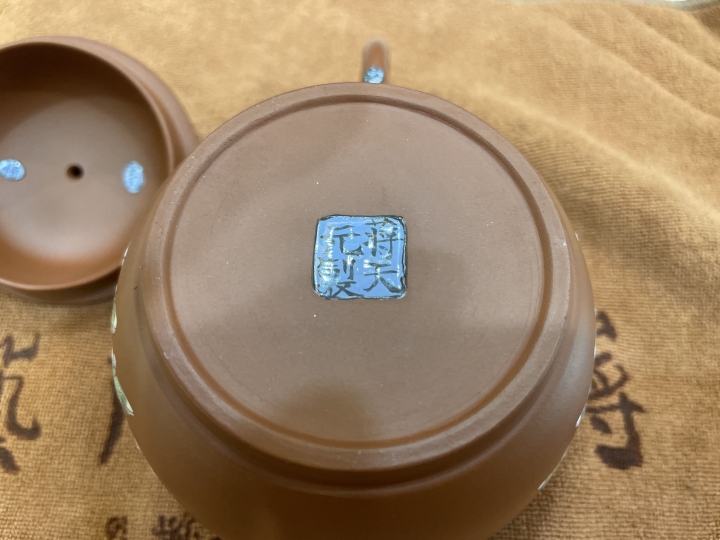 大家好，請問這個茶壺大概行情價多少錢呢？