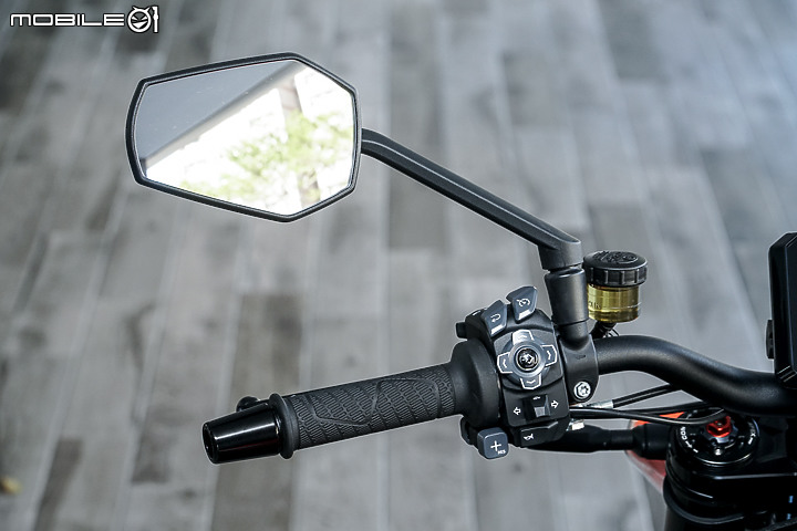 【採訪】馬力重量比 1:1 的滿配賽道化公爵 KTM 1290 Super Duke RR 實車鑑賞！限量三台均已完售！