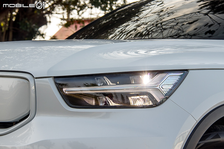 Volvo XC40 Recharge 一路向北 300km 長途試駕|邁向「豪華電動車品牌」的起點,融合傳統與創新思維的 EV!