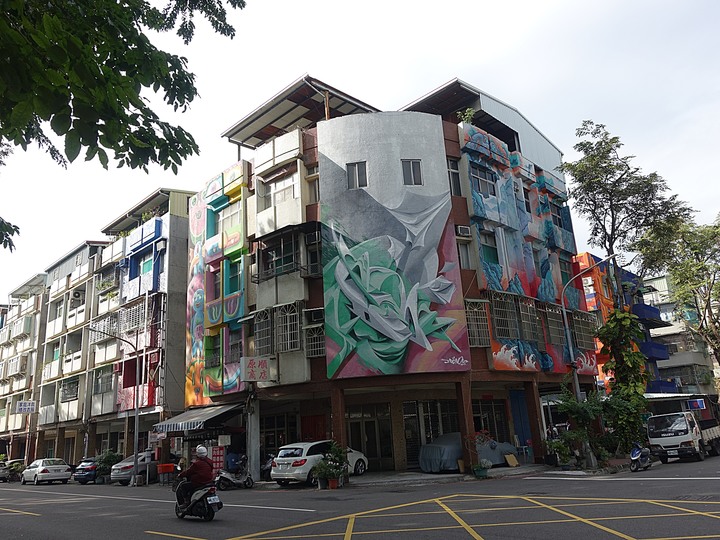 苓雅區 衛武迷迷村|衛武營彩繪社區 — 巨型彩繪雲集,整座社區就是畫布,全臺最大彩繪社區