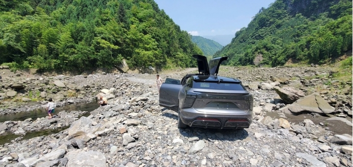 在中國銷量超過保馳捷 taycan 高合 Hiphi