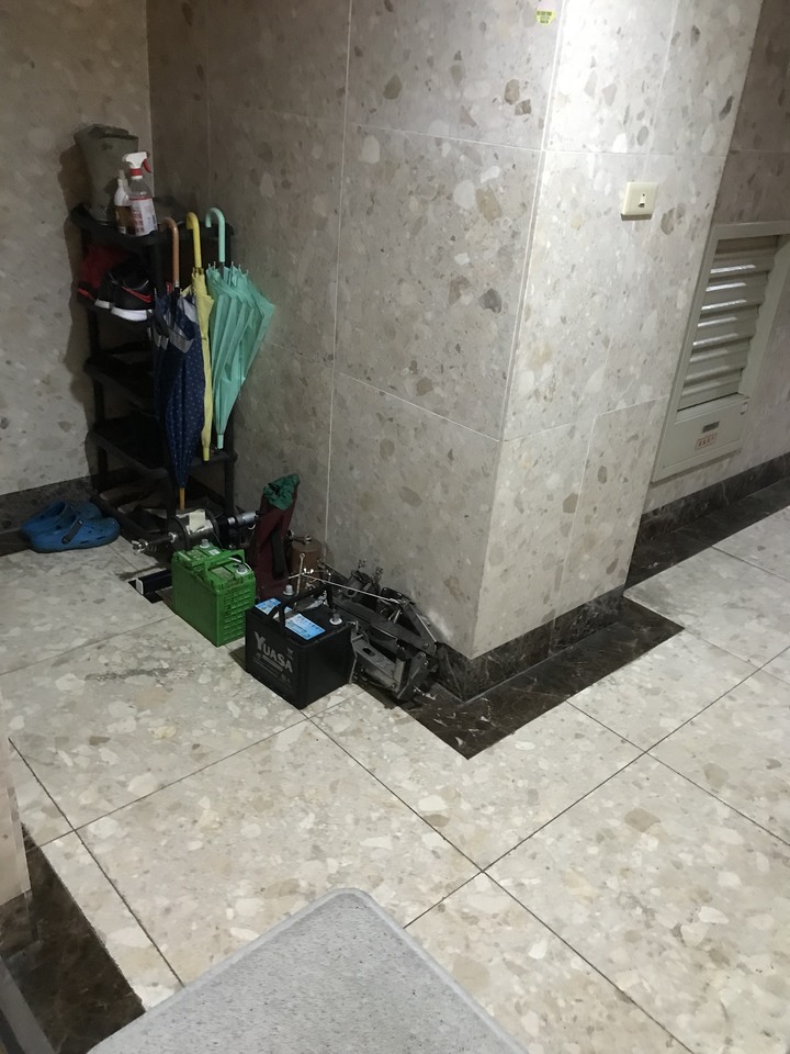 請問大樓兩梯四戶這戶門口算公設嗎