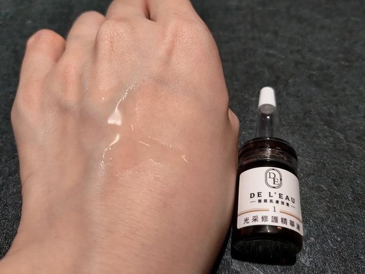 意外找到痘痘敏乾肌適合用的保養品~