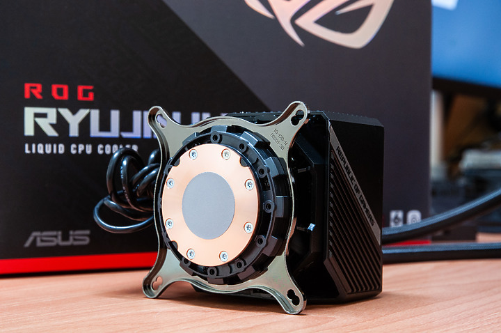 點我看大圖 「ROG RYUJIN II 240」 - 極致細膩散熱記錄文。