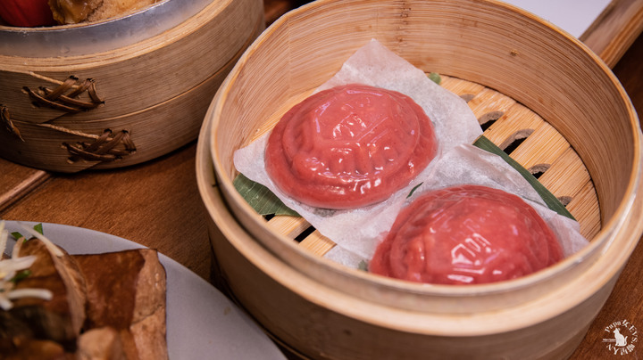 2022-年菜期間哪裡聚餐最有年味- 中式茶館，有一台很萌的送餐機器人，茶飲65元起跳餐點百出頭