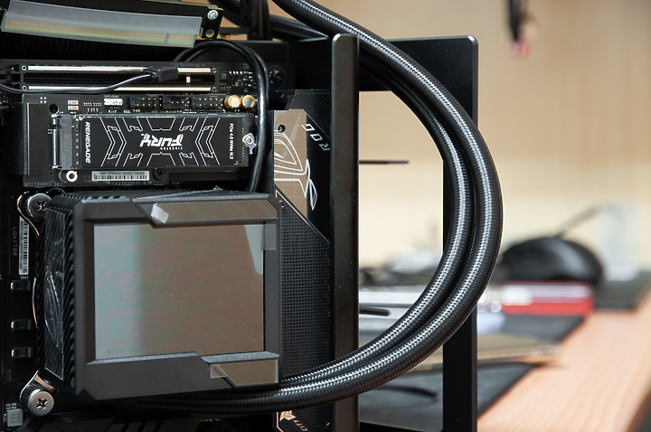 點我看大圖 「ROG RYUJIN II 240」 - 極致細膩散熱記錄文。