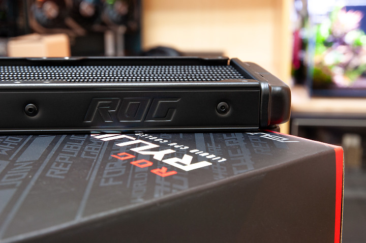 點我看大圖 「ROG RYUJIN II 240」 - 極致細膩散熱記錄文。