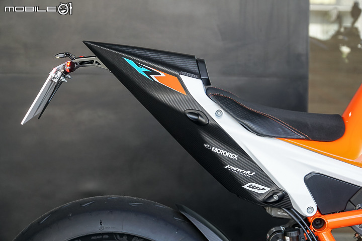 【採訪】馬力重量比 1:1 的滿配賽道化公爵 KTM 1290 Super Duke RR 實車鑑賞！限量三台均已完售！