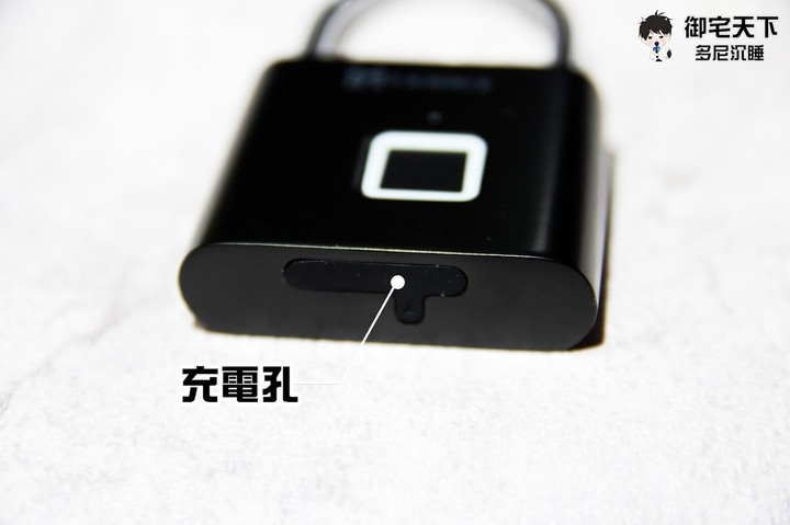 開箱|【FAMMIX 菲米斯】防盜隨身智慧指紋掛鎖 SAFER-E2 - 科技守護私人空間,跟鑰匙說掰掰!