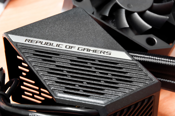 點我看大圖 「ROG RYUJIN II 240」 - 極致細膩散熱記錄文。