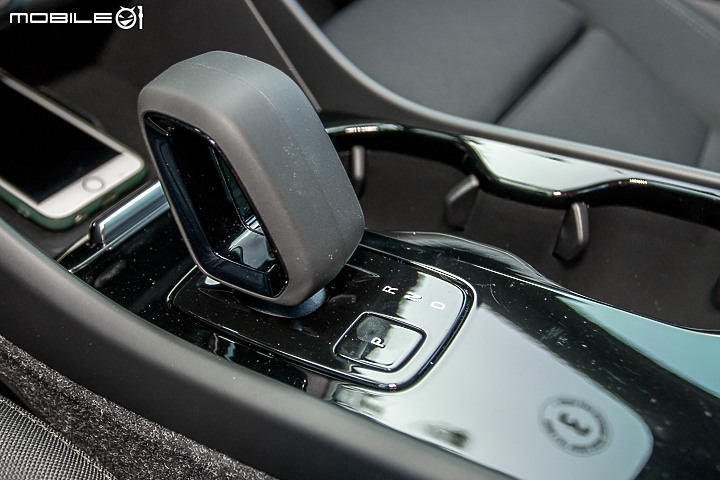 Volvo XC40 Recharge 一路向北 300km 長途試駕|邁向「豪華電動車品牌」的起點,融合傳統與創新思維的 EV!